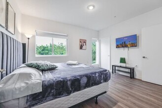 171 NW 158th St in Miami, FL - Building Photo - Building Photo