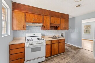 6521 Raymond Dr in Union City, GA - Building Photo - Building Photo