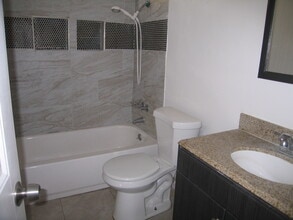 2378 Chanslor St, Unit 3 in Pomona, CA - Building Photo - Building Photo