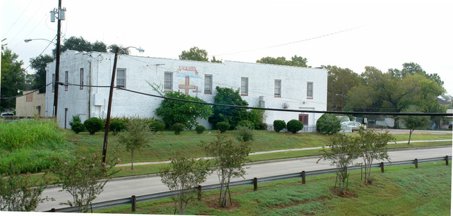 2711 Harrisburg Blvd in Houston, TX - Building Photo - Building Photo