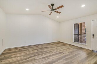 1402 Waterloo Tr in Austin, TX - Building Photo - Building Photo