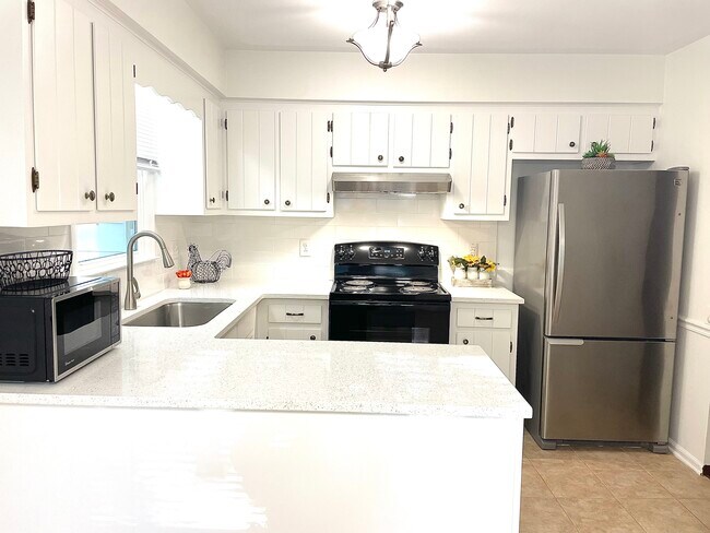 102 Chevis Dr in Cary, NC - Building Photo - Building Photo
