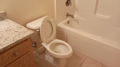 128 N Hill St in Griffin, GA - Building Photo - Building Photo