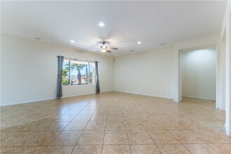 2253 Laurel Heights Ln in Henderson, NV - Building Photo - Building Photo