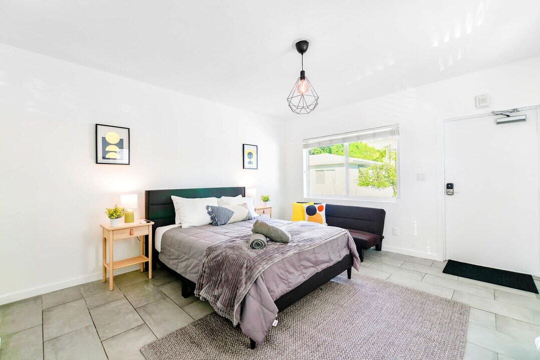 515 NE 82nd St in Miami, FL - Building Photo