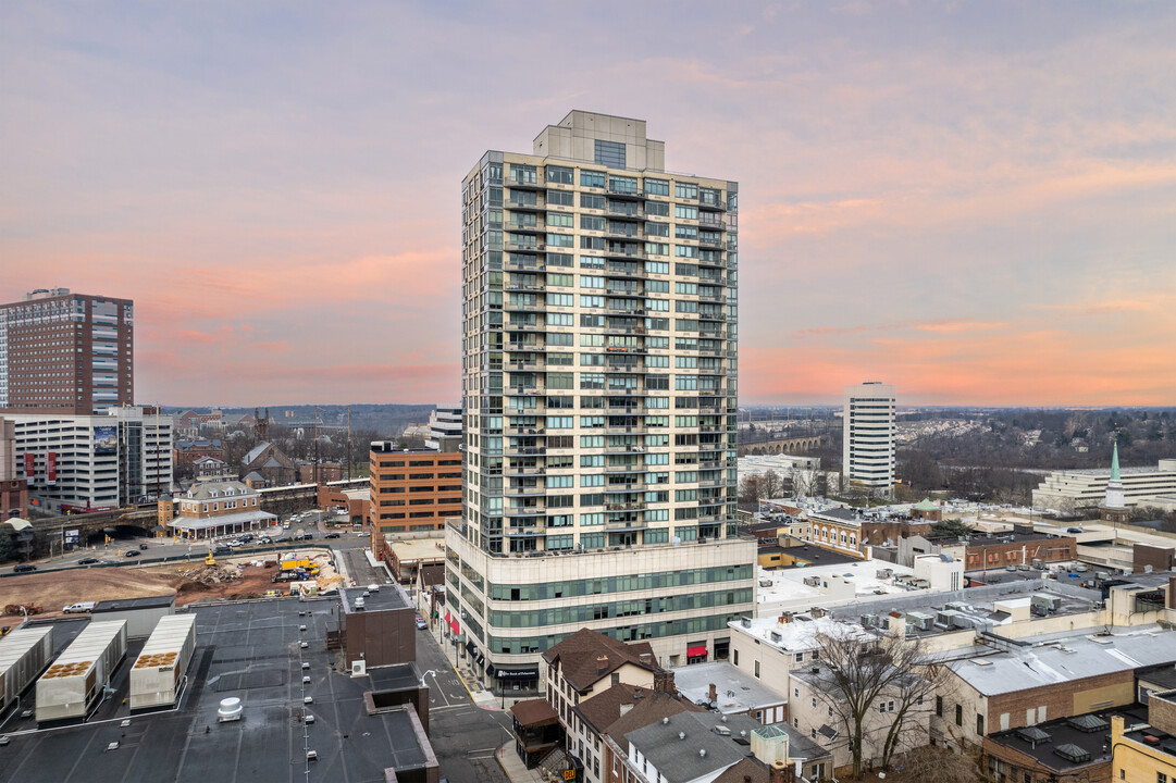 One Spring Street in New Brunswick, NJ - Foto de edificio