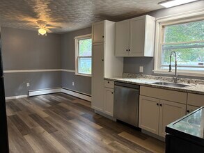 21 David St in Enfield, CT - Foto de edificio - Building Photo