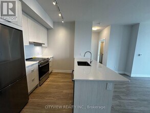 430-2430 Square One Dr in Mississauga, ON - Building Photo - Building Photo