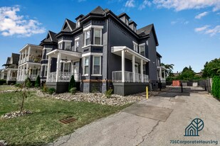 36 E Utica St in Buffalo, NY - Building Photo