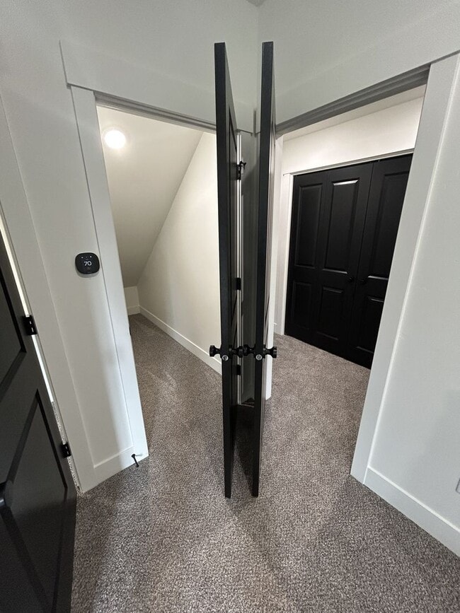 property at 686 S Cutler Ave