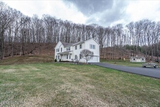 40 Vischer Ferry Rd in Rexford, NY - Building Photo - Building Photo