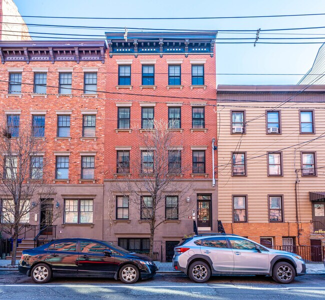 313 Grand St in Hoboken, NJ - Building Photo - Building Photo