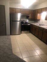 205 E Dunklin St in Jefferson City, MO - Building Photo