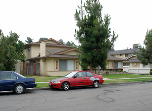 2060 S Jetty Dr in Anaheim, CA - Foto de edificio - Building Photo