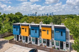 2108 Tillery St, Unit 3102 in Austin, TX - Foto de edificio - Building Photo