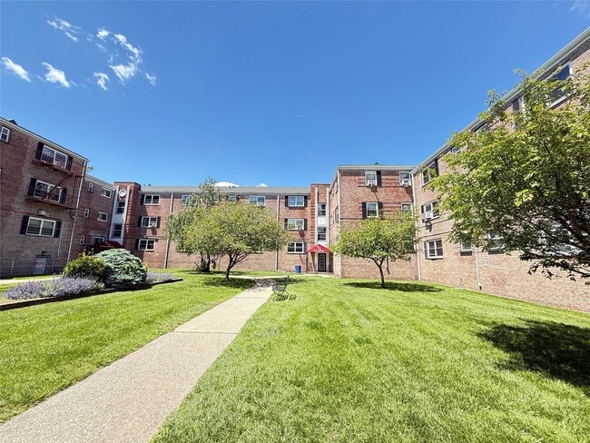 property at 6604 Grand Central Pkwy