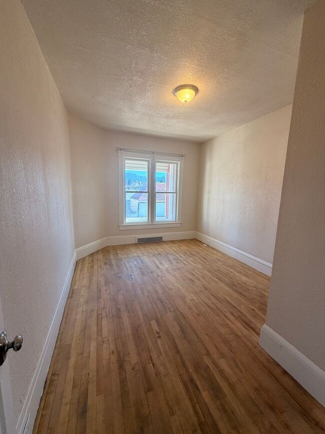 property at 223 N Alabama St