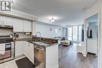 33 Elm Dr W in Mississauga, ON - Building Photo - Building Photo