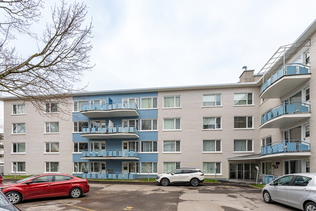 1060 Raymond-Casgrain St in Québec, QC - Building Photo - Building Photo