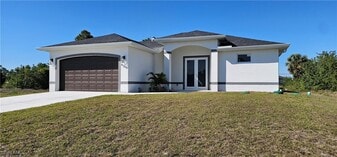 4706 6th St W in Lehigh Acres, FL - Building Photo