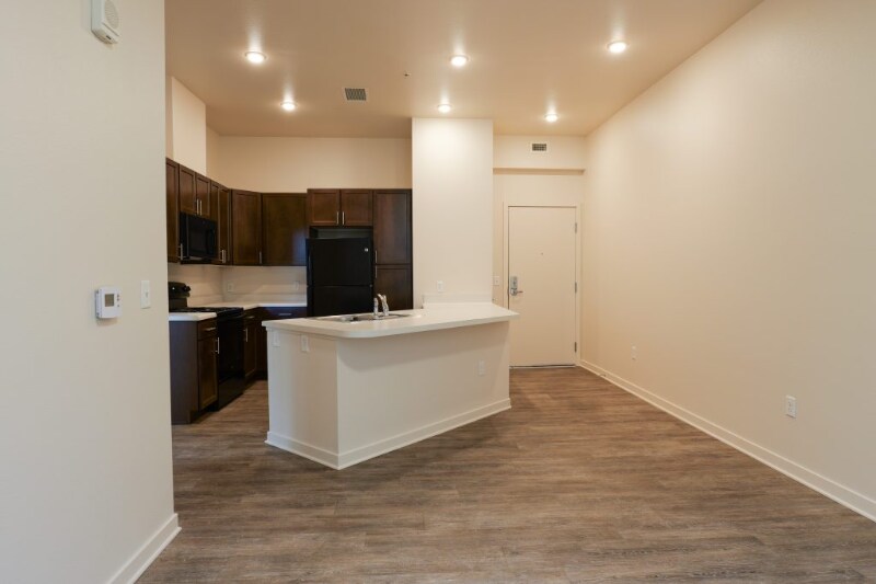 5885 W 14th Ave in Lakewood, CO - Foto de edificio