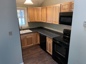 18 Plaza Village Rd, Unit C in Plymouth, NH - Building Photo