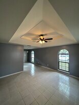 1406 Acme Ln, Unit Unit 4 in Edinburg, TX - Building Photo