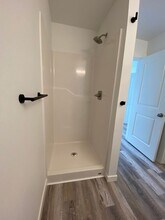 2615 E 14th St-Unit -A in The Dalles, OR - Foto de edificio - Building Photo