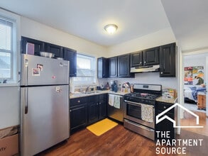 3713 N Sheffield Ave, Unit 204 in Chicago, IL - Building Photo - Building Photo