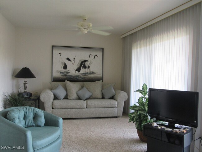 600 Neapolitan Way in Naples, FL - Building Photo - Building Photo