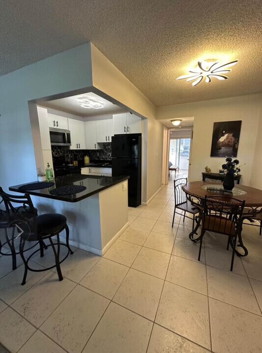 112 Andover E, Unit 112 in West Palm Beach, FL - Building Photo