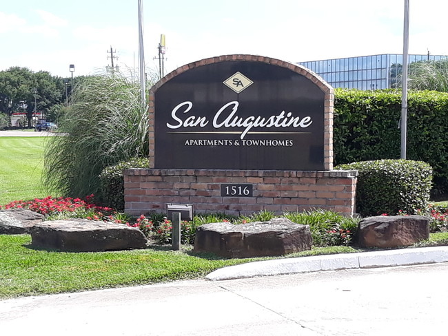 San Augustine Apartments & Townhomes in Pasadena, TX - Building Photo - Building Photo