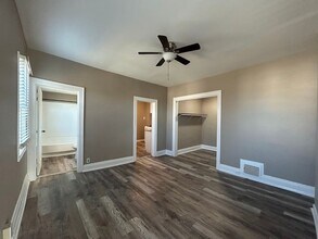 5207 Montgomery Rd in Cincinnati, OH - Building Photo - Building Photo