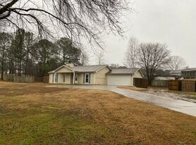 1611 Saddlecreek Rd in Auburn, GA - Building Photo