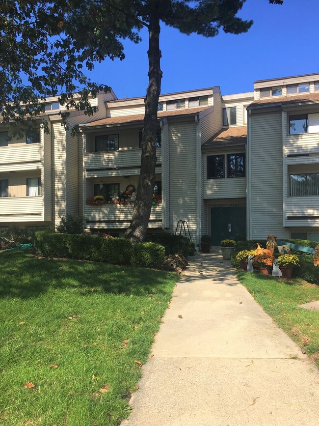 property at 2101 Melrose Dr