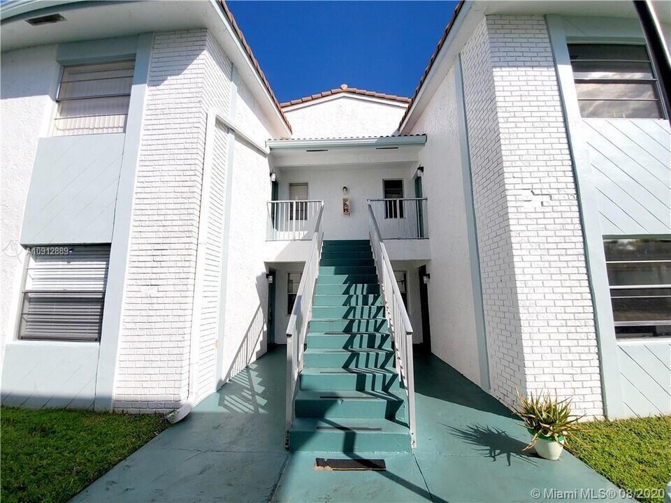 2710 Forest Hills Blvd in Coral Springs, FL - Building Photo