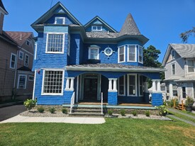 90 Shrewsbury Ave in Red Bank, NJ - Building Photo