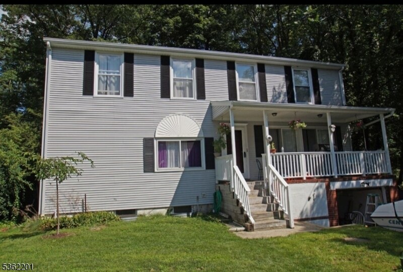 119 Dartmouth Trail in Hopatcong, NJ - Building Photo