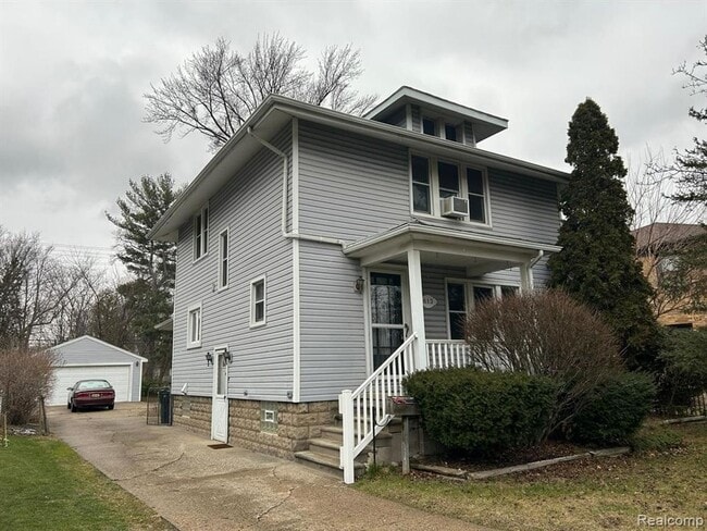 property at 613 E Lincoln Ave