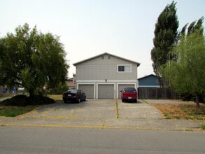 11 F St in Arcata, CA - Building Photo - Building Photo