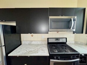 36 AVENUE, Unit 2E in Queens, NY - Foto de edificio - Building Photo