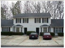 1215 Oakplace Dr SW in Marietta, GA - Building Photo