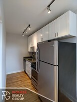 3709 N Sheffield Ave, Unit 3712-404 in Chicago, IL - Building Photo - Building Photo