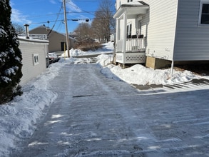 11 Eaton St in Lewiston, ME - Building Photo - Building Photo