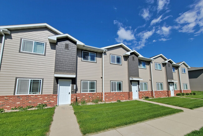 1732 12th St S, Unit B in Brookings, SD - Foto de edificio - Building Photo