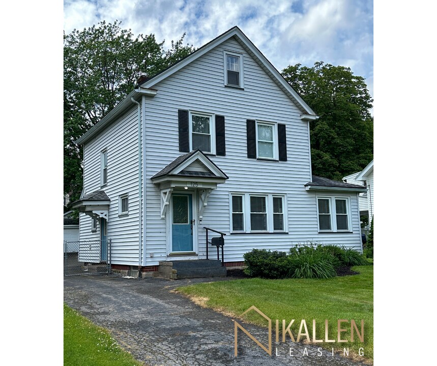 125 Kiniry Dr in Irondequoit, NY - Building Photo