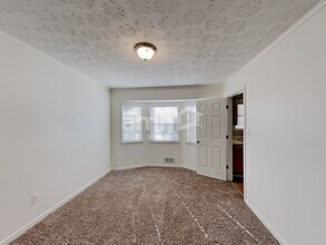 137 Solomon Dr in Ellenwood, GA - Building Photo - Building Photo