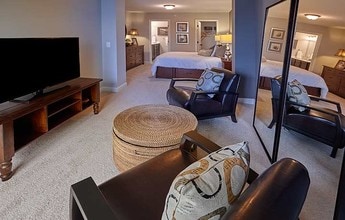 2145 Cedar Grove Trail in Eagan, MN - Foto de edificio - Building Photo