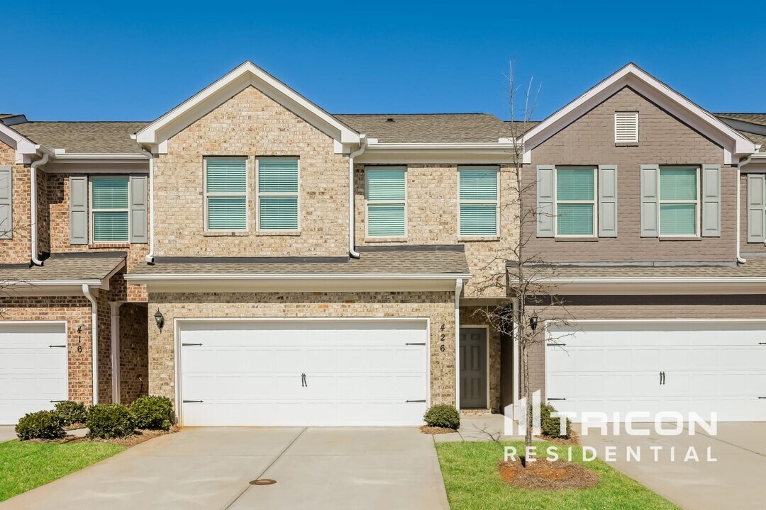 426 Trickum Pond Ln in Lawrenceville, GA - Building Photo