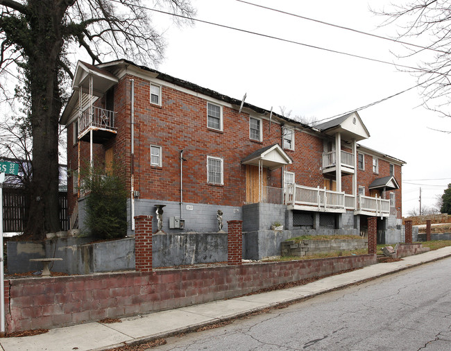 696 SE Hank Aaron Dr in Atlanta, GA - Foto de edificio - Building Photo